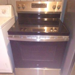 BRAND NEW HIGH END STAINLESS STEEL AND BLACK ELECTRIC SMOOTH TOP STOVE 