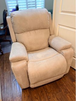 (2) Cream la-Z-Boy Power Recliners