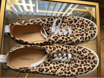 shoes sneakers 8.5
