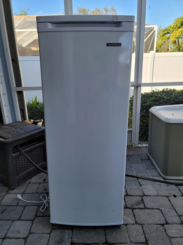 Thompson Upright Freezer 6.5 cuft for Sale in Ind Hbr Bch FL OfferUp