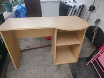 Wooden sturdy desk 10 bucks