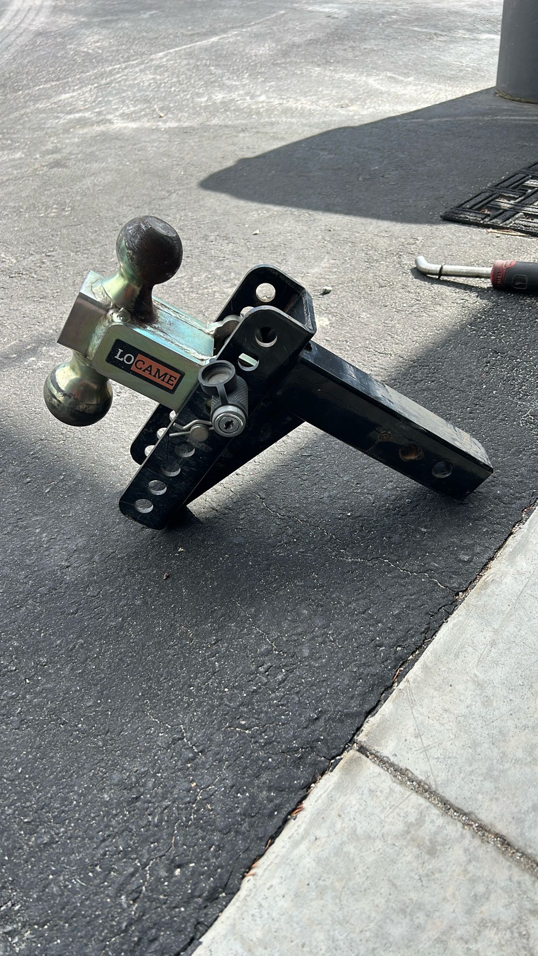 Trailer hitch adjustable receiver