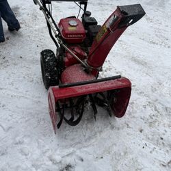 Honda HS 724 Snow Blower 2 Stage 