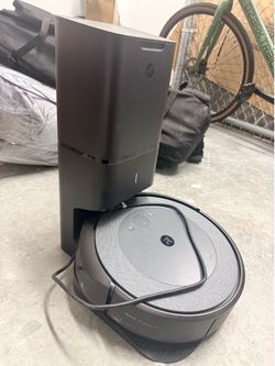 iRobot Roomba i3+ EVO (3550) Self-Emptying Robot Vacuum