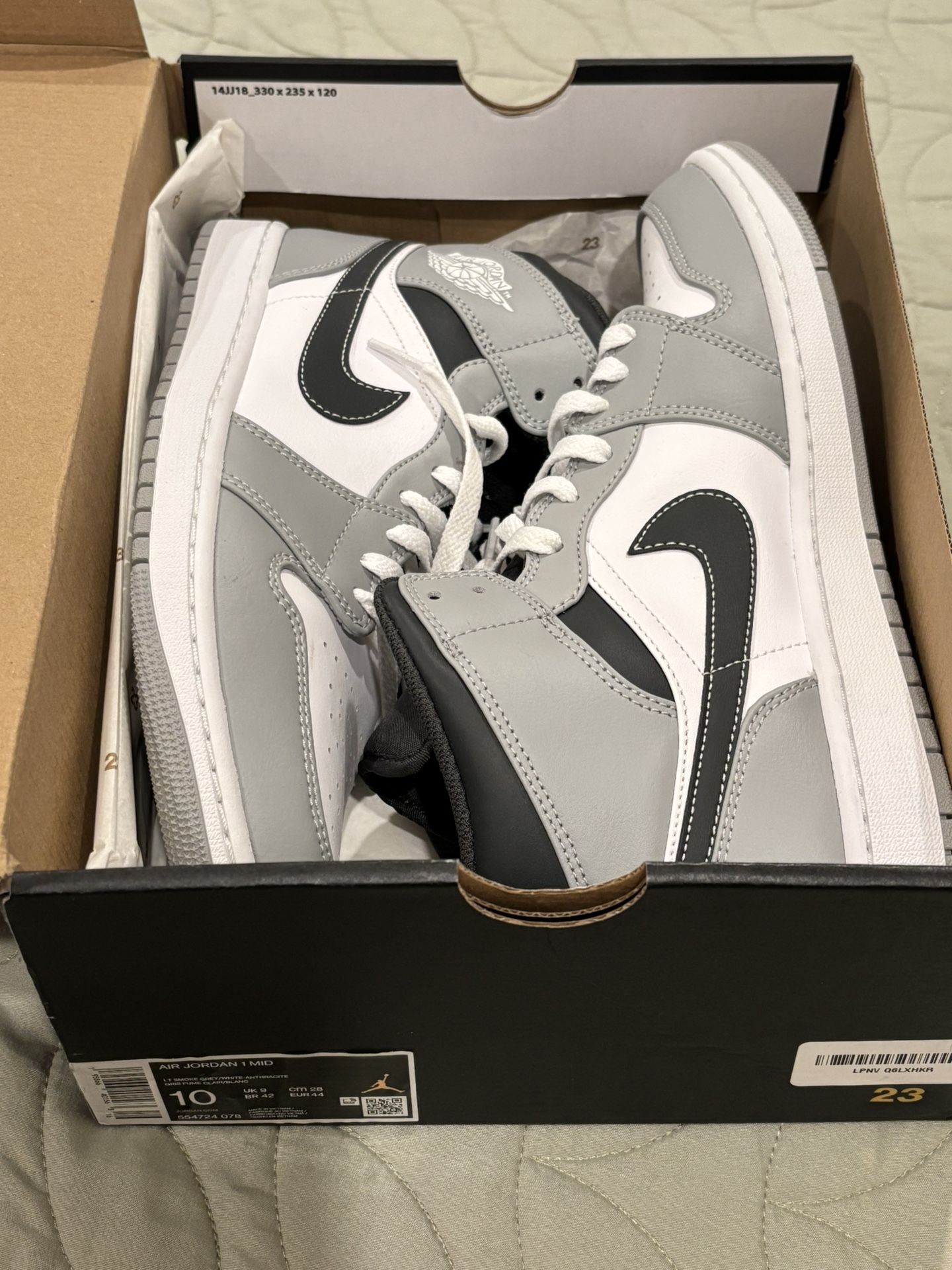 Air Jordan 1 Mid Men Size 10