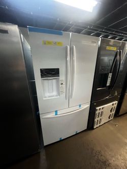 NEW OPEN BOX FRIGIDAIRE GLOSS WHITE FRENCH STYLE REFRIGERATOR