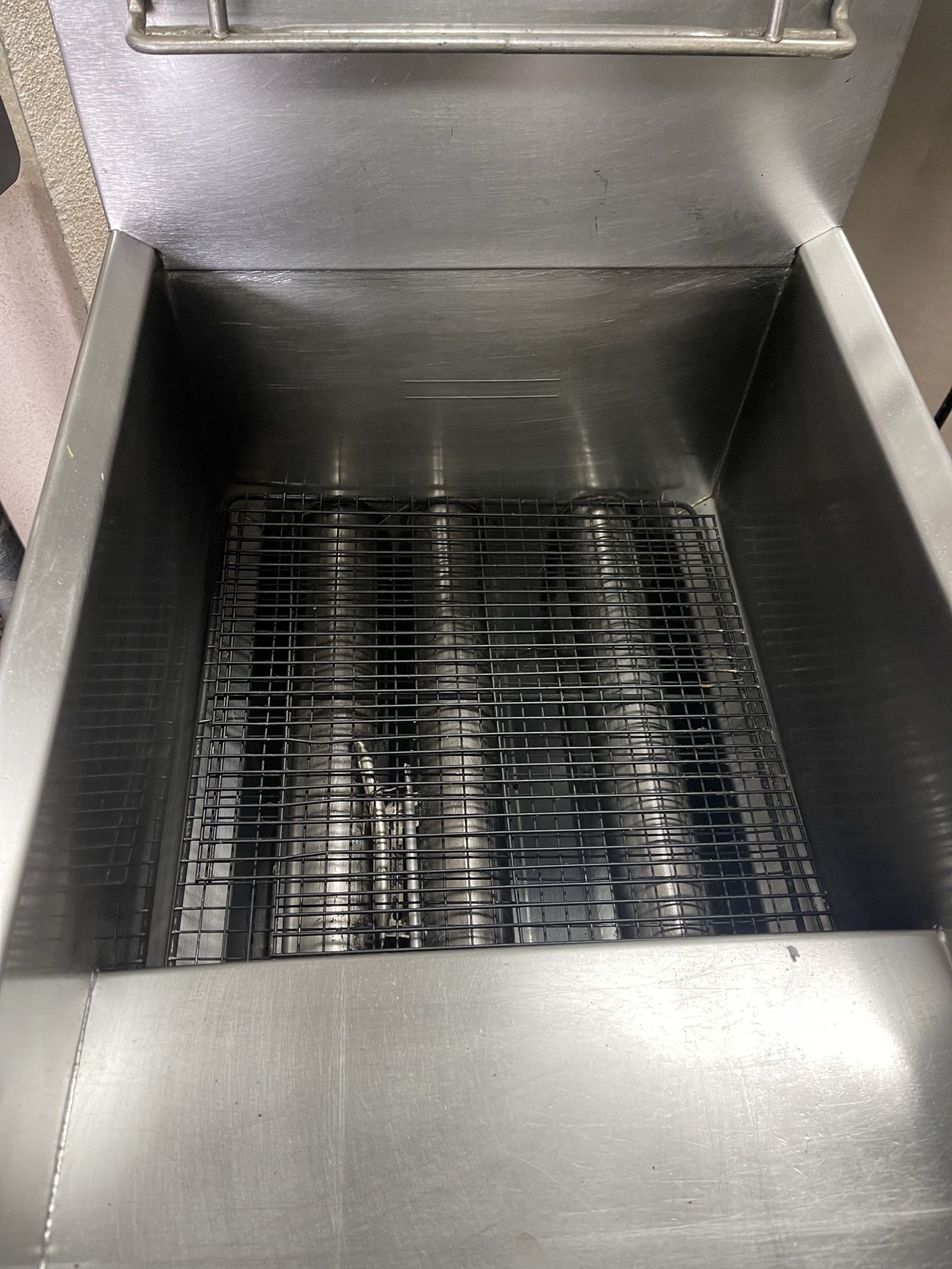 Working! Dean Commercial Fryer, NSF, Comes With Warranty for Sale in