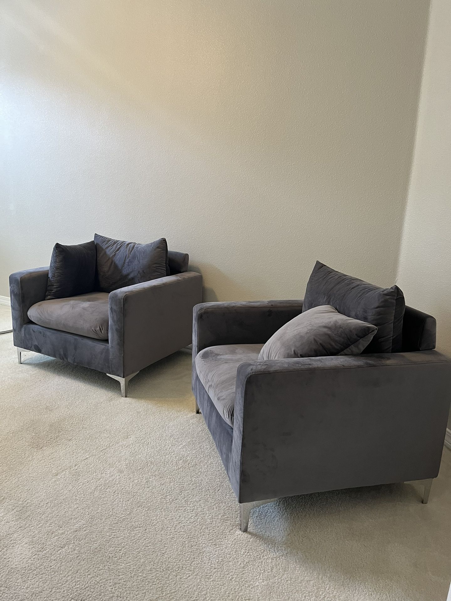 Gray velvet armchair (set of 2)