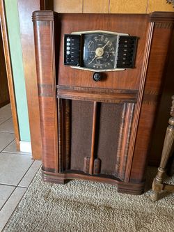 Zenith Antique Floor Model Radio