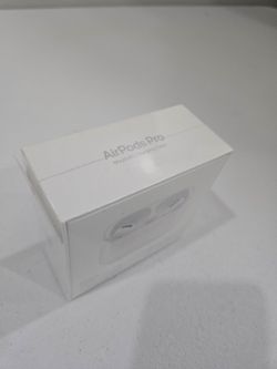 Apple AirPods Pro with MagSafe Charging Case