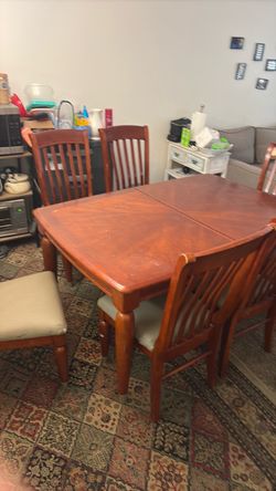 Table with 6 chairs