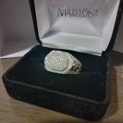 Brand New  Silver And Moissanite 2 Carat Diamond Ring $200 OBO Please Read Description!!