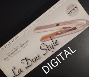 NEW IN BOX!  DIGITAL FLAT IRON CERAMIC HAIR STRAIGHTENER