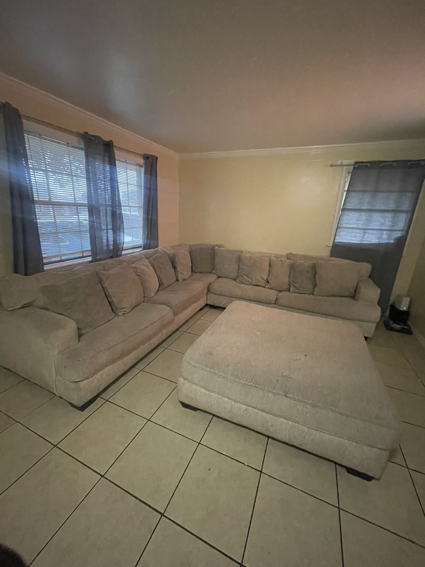 Rawcliffe 4 piece Sectional / 2 Years Old