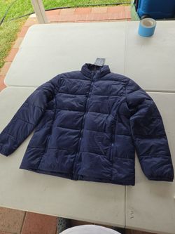 Chamarra Nueva en dos pedazos color azul marino.