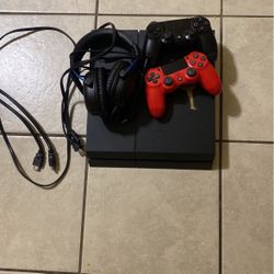 Ps4 2 Remotes & Headset 