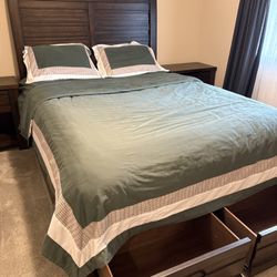 Queen bedroom set for sale