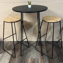 Small Round Table With Stools 