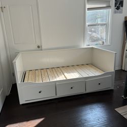 IKEA HEMNES Daybed with 3 Drawers and Trundle – White (Must Be Picked Up by 9 PM Today)