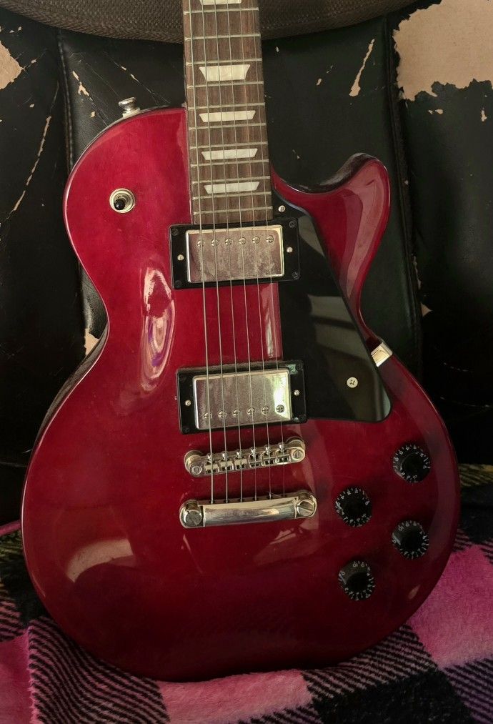 📢 Epiphone Les Paul Studio + Amp – AMAZING CONDITION 🔥
