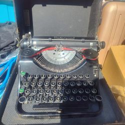 Underwood Vintage Typewriter
