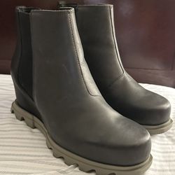 NEW SOREL Joan of Arctic III Waterproof Wedge Chelsea Boot US 10 Dark Moss Sage