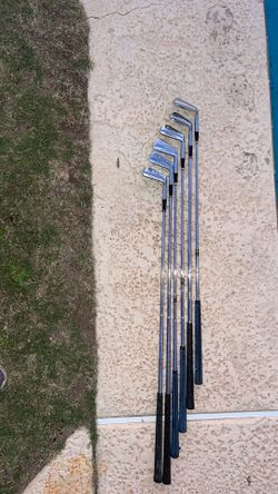 Set of 6 Golf clubs. Small
