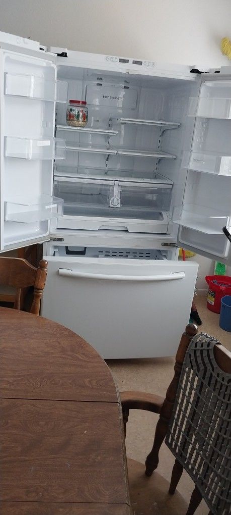 Samsung Refrigerator 100$ Cash Only