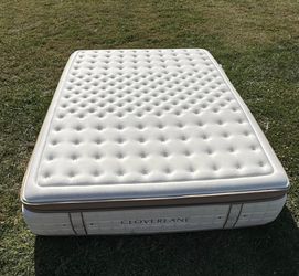 Cloverlane Hybrid Firm King – $225 (Retail: $2,699)