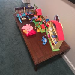 PEPPA PIG TALKING HOUSE AND TREE HOUSE, SCHOOL ETC SEE DESCRIPTION 