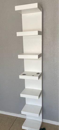 White floating shelf