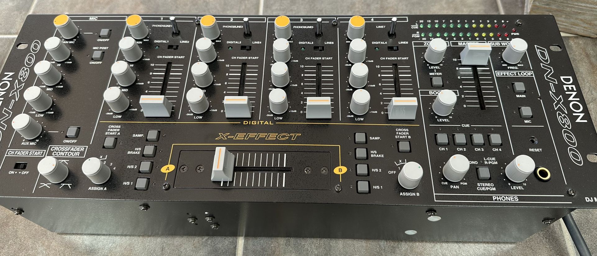 Denon DJ DN-X800 Professional Digital/Analog Mixer with X-Effect