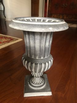 Historic Vase (H:30” , W:22”)