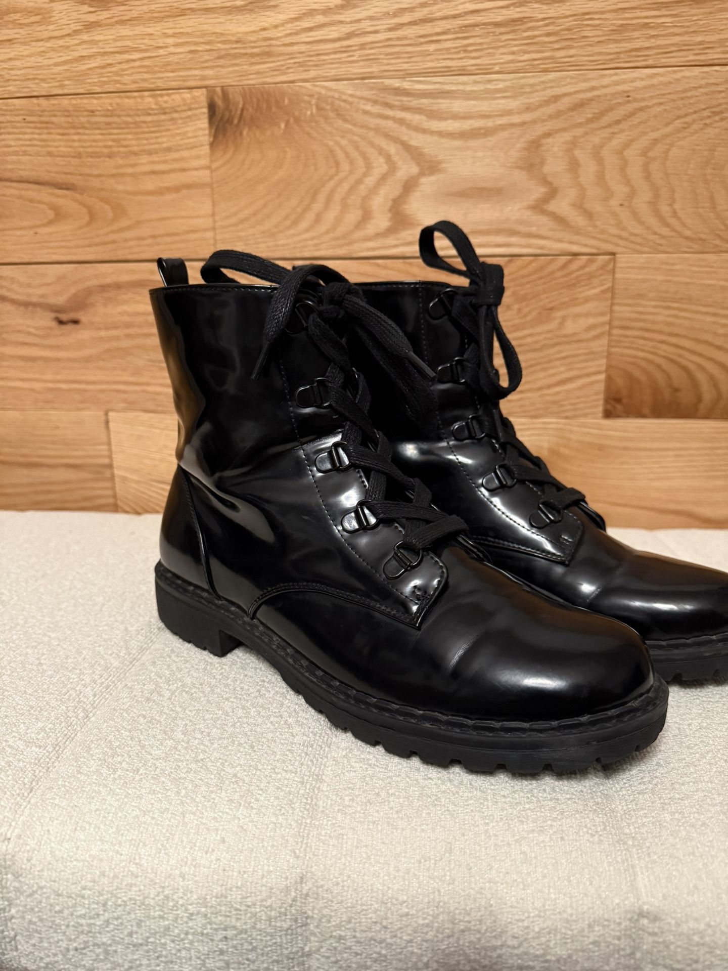 BLACK WOMENS BOOTS