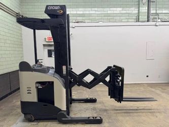 Warehouse Double Reach Truck Crown RM5725-32