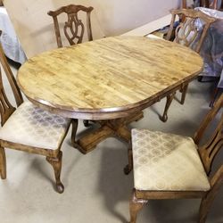 Beautiful  Wood  Ashley Dining Table With 4 Chairs Like New
