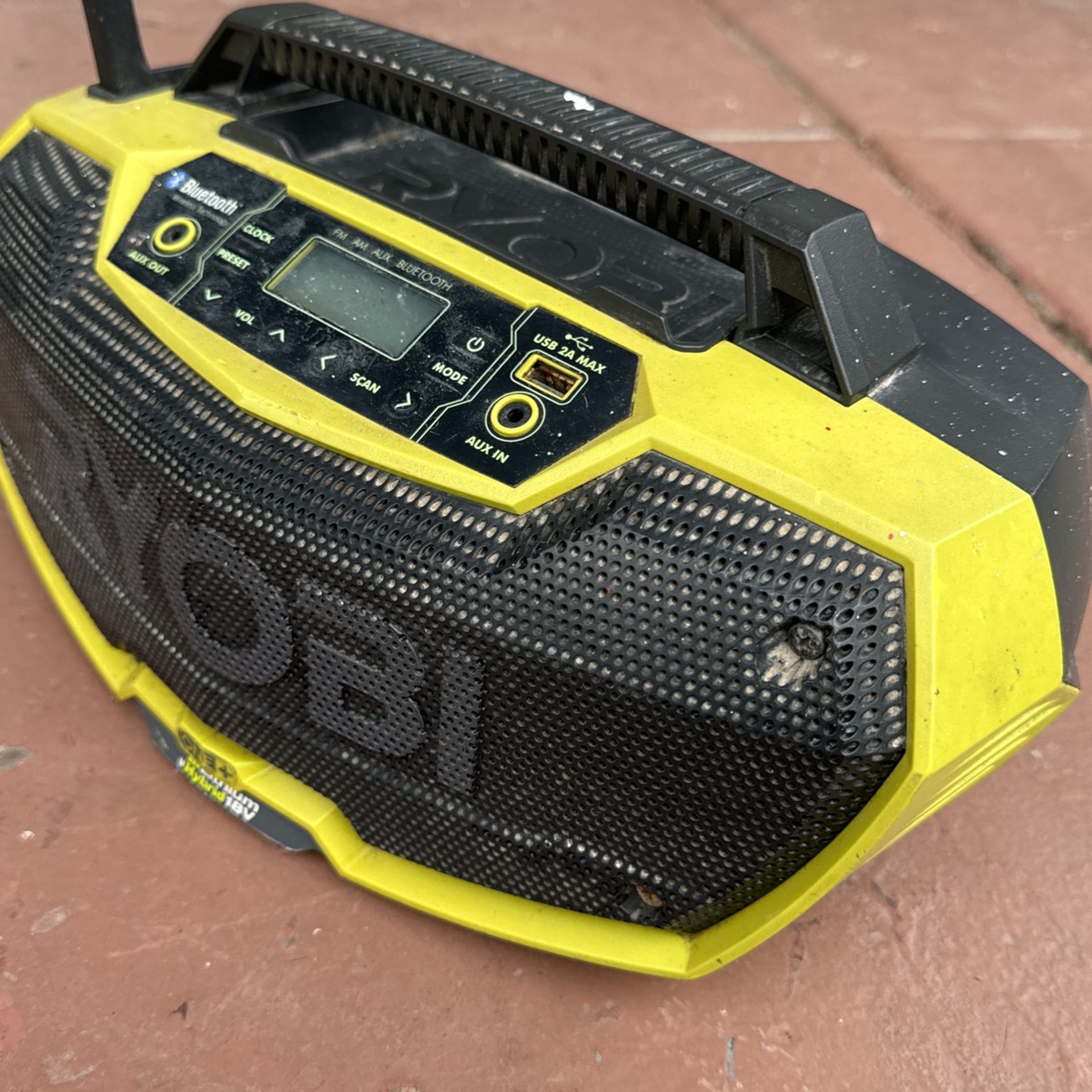 Ryobi One + Speaker.
