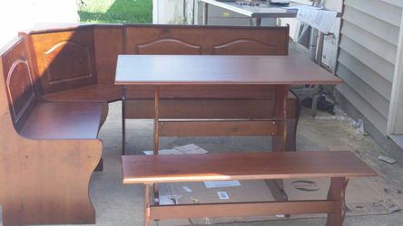 3 piece dinner set have 2 extra chairs I can include for $50 extra