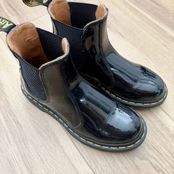 Dr. Martens 2976 Chelsea Boots (7US)