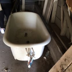 AWESOME Antique ! Claw Tub