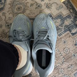 Hoka Clifton 9 size 8B