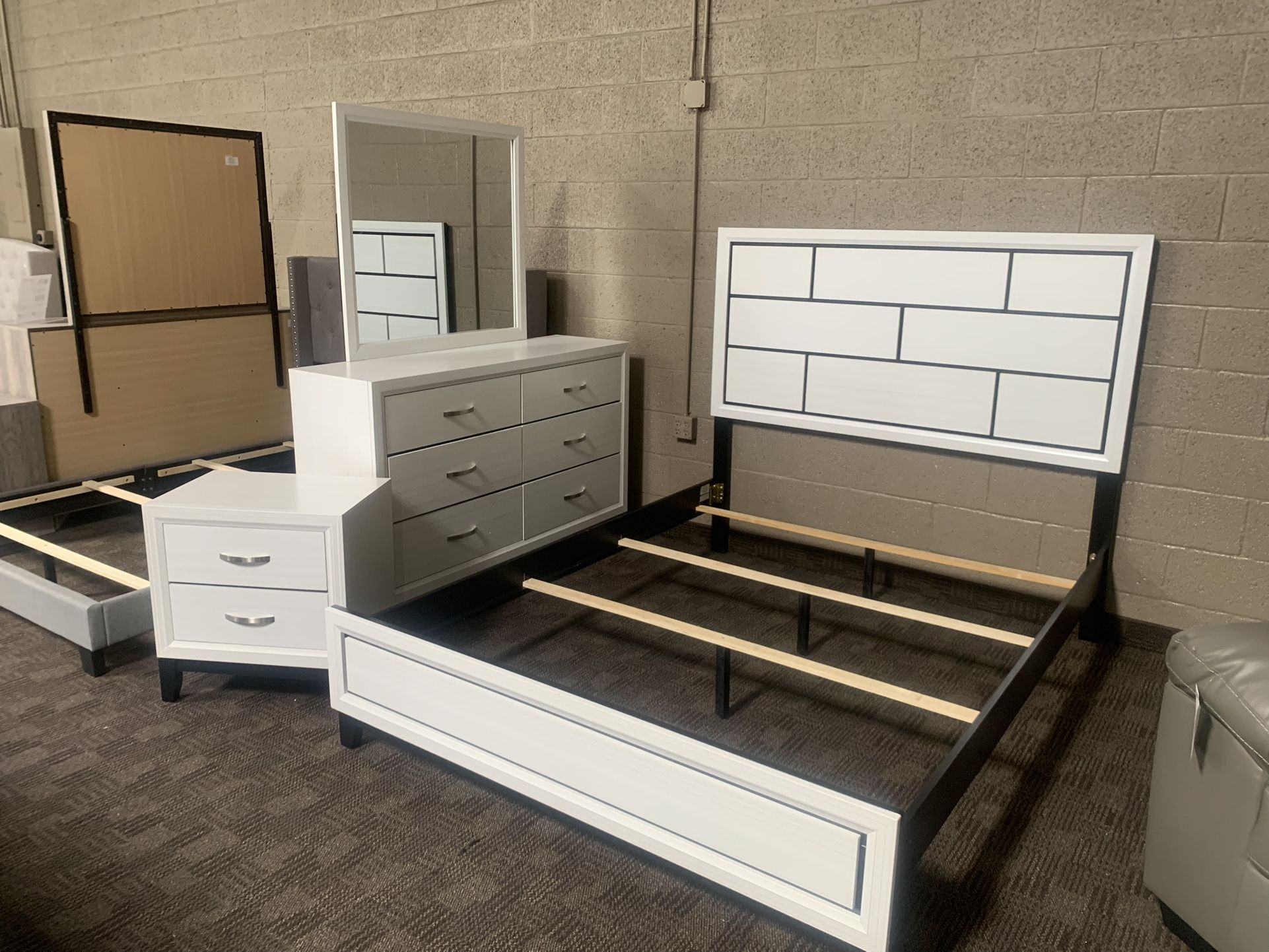 White And Black Queen Bedroom Set