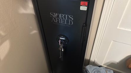 Gun safe with pad lock just need batteries