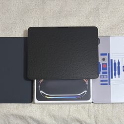 iPad Pro 13-inch (M5) Space Black - WiFi 256GB + Apple Folio & Keyboard 