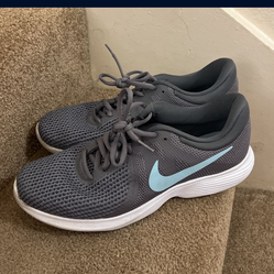 FIRM PRICE PLZ-WOMENS NIKE REVOLUTION 4 SHOES SZ 10 PREOWNED