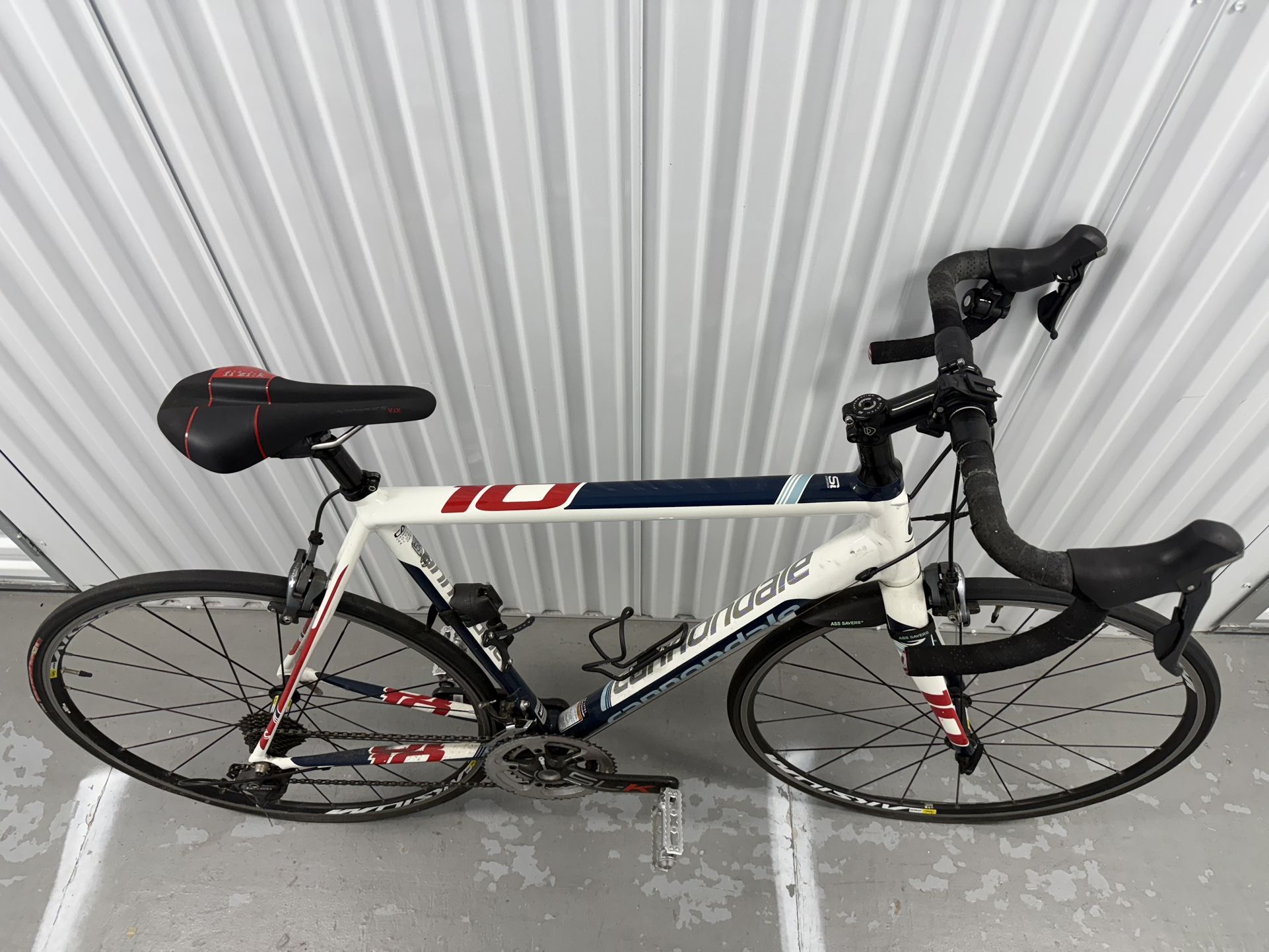 Cannondale CAAD10 5 105 Road Bike — Lightweight, Excellent Condition WITH many Accessories