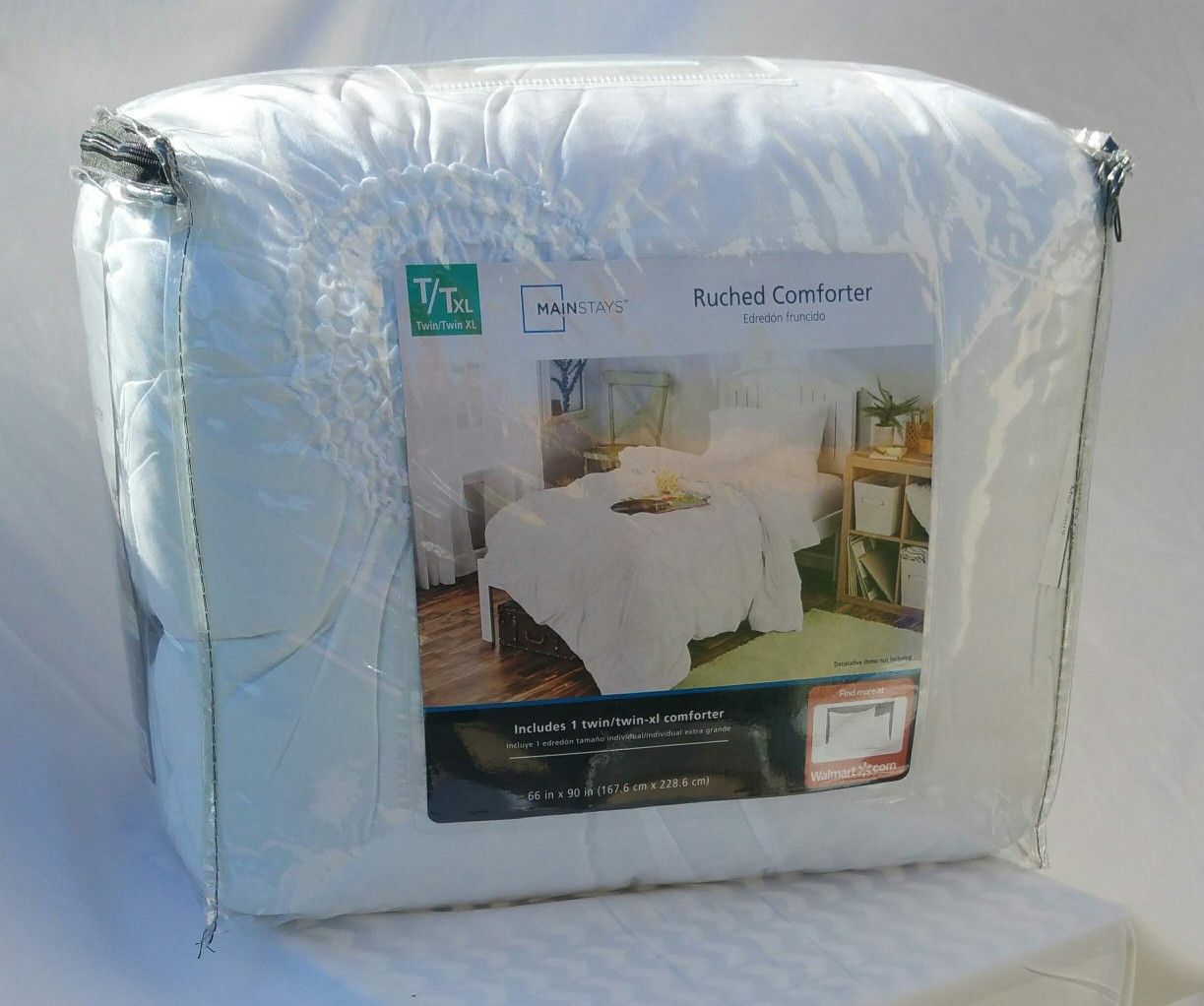 Twin/Twin XL comforter set. Brand new never used