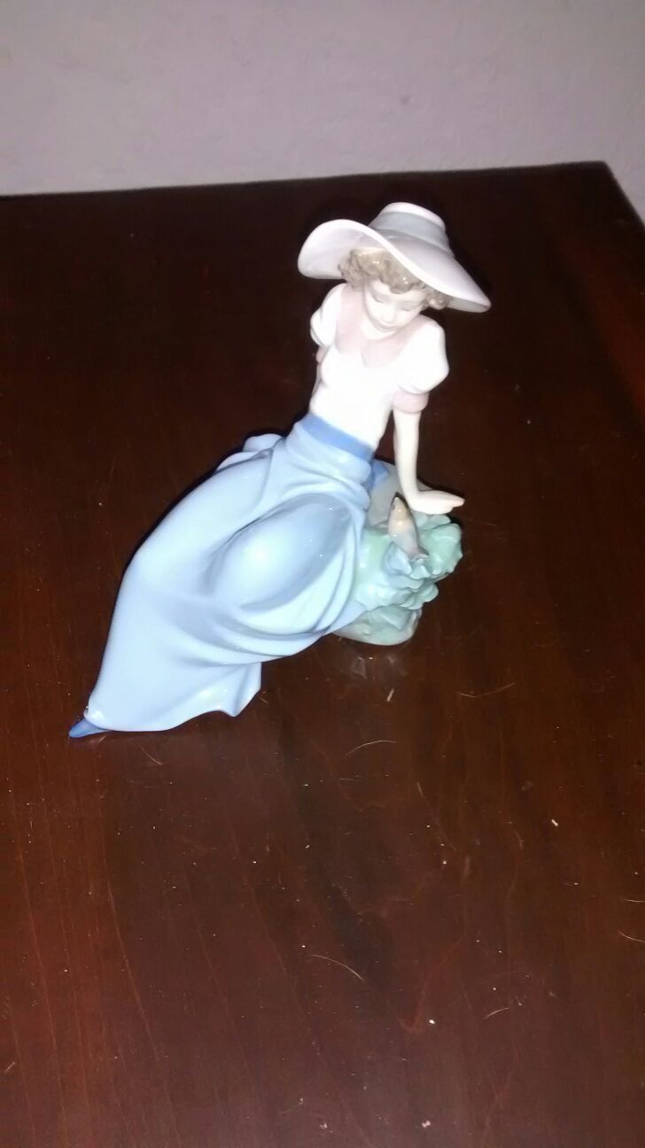 NAO figurine