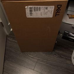 27” 4k QHD Dell Monitor 