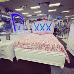 Bedroom Sets In Stock For Immediate Delivery 